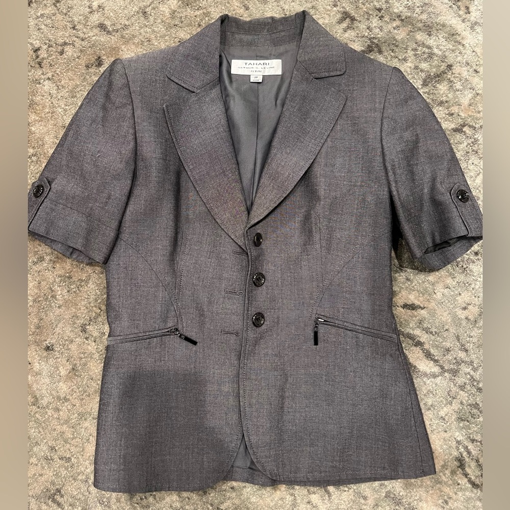 Tahari - Grey short sleeve suit jacket - size 2P